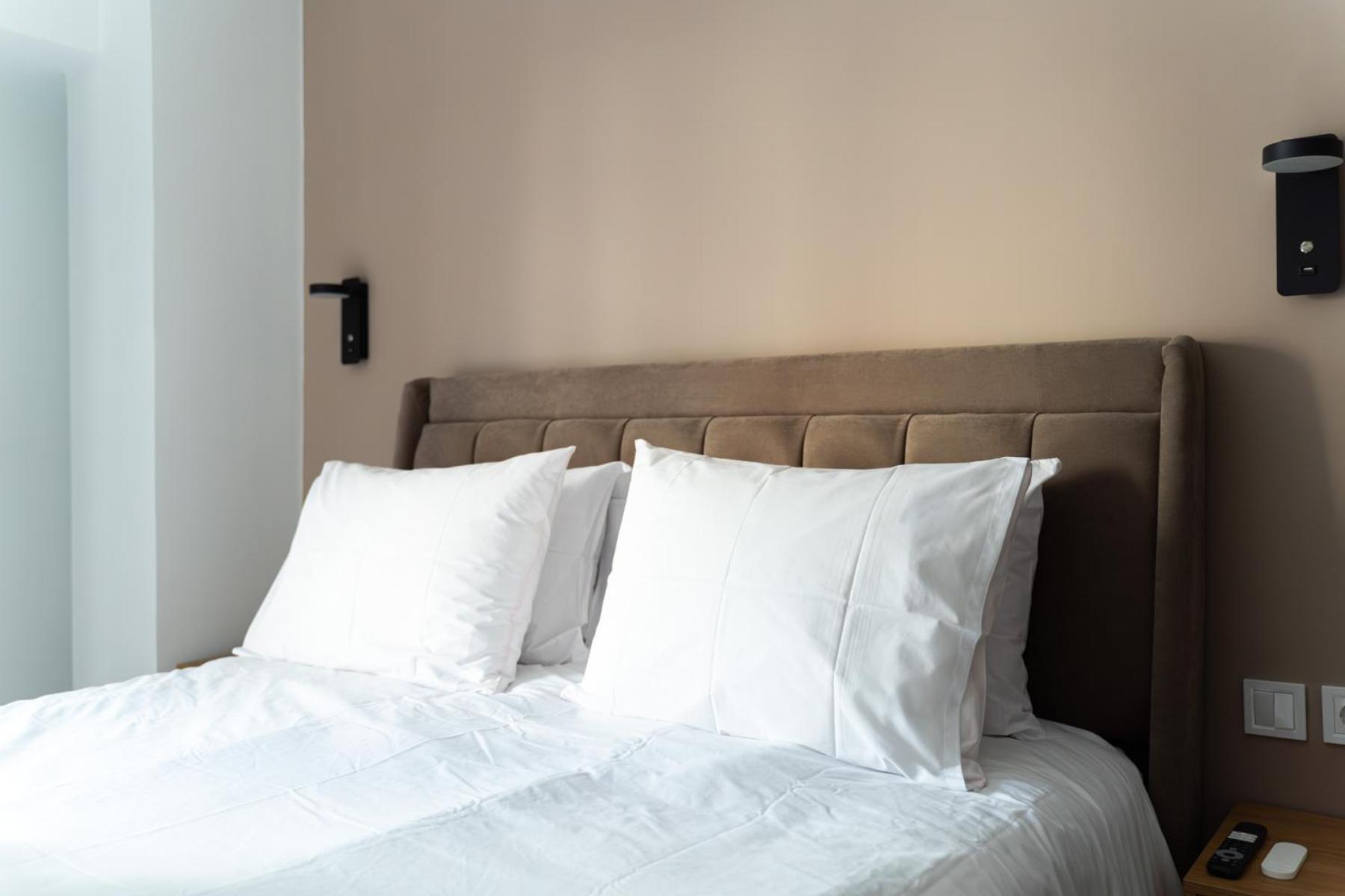 Apartment Nueve / There's No Place Like