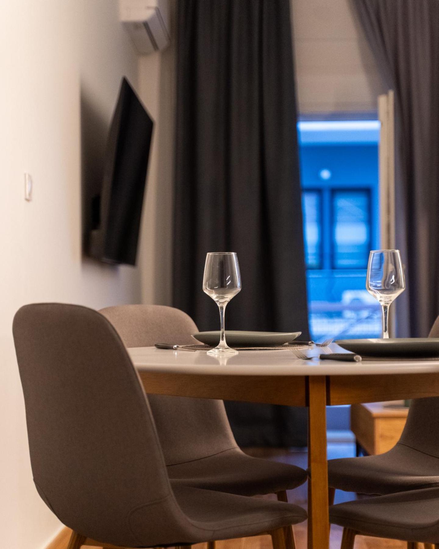 Apartment Nueve / There's No Place Like *
