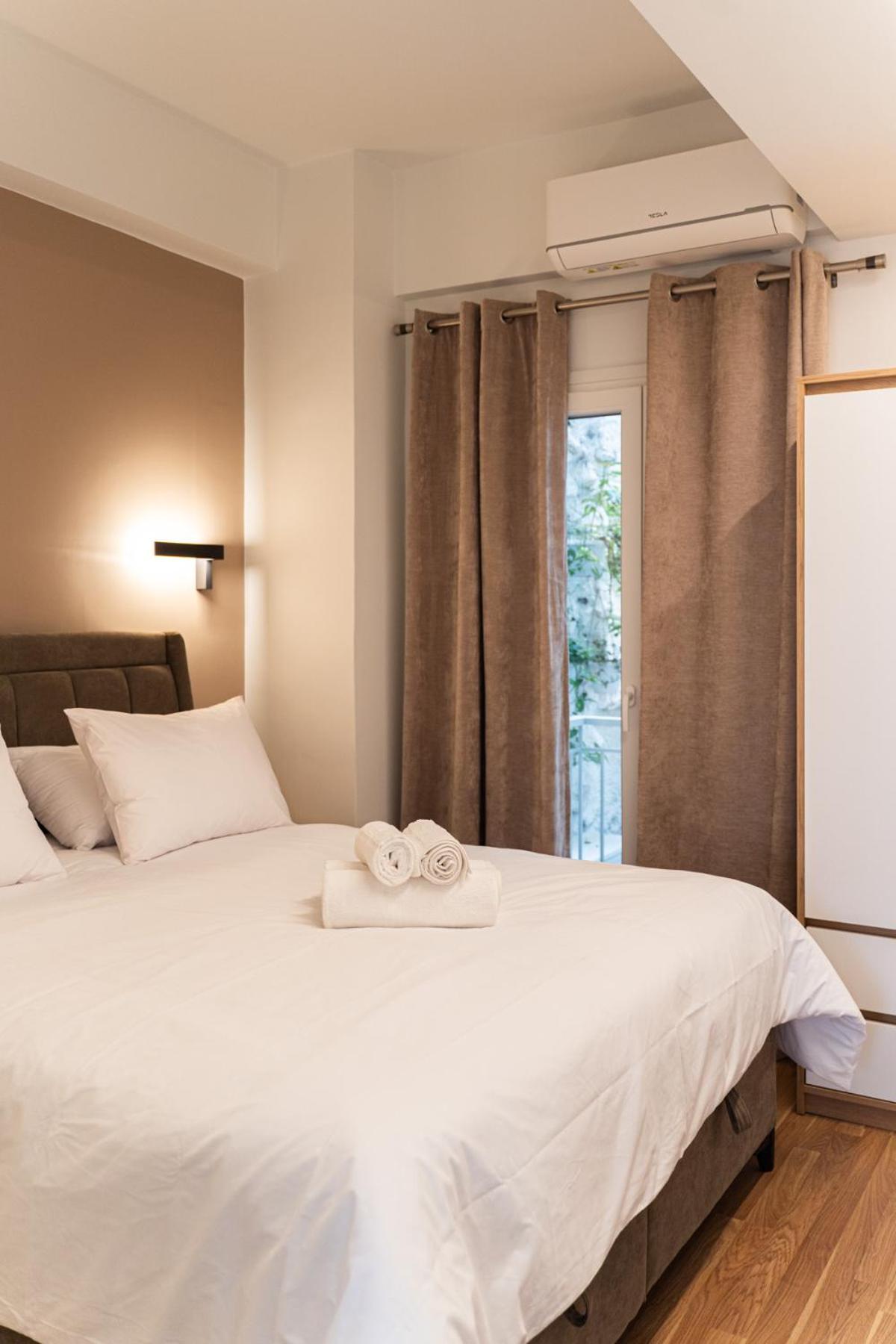 Apartment Nueve / There's No Place Like Patras
